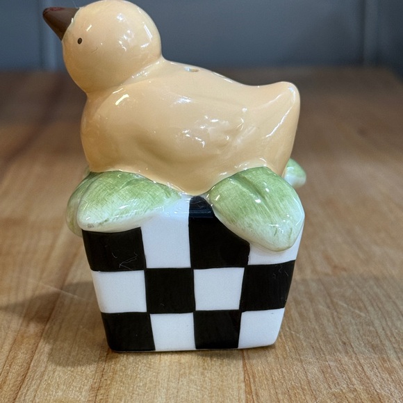 Mary Engelbreit Flowers & Chick ceramic salt and pepper shakers - Picture 7 of 11